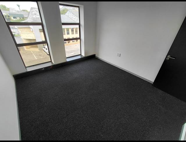 121M² OFFICE TO LET IN HURLINGHAM